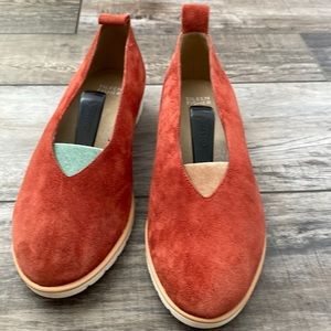 New Eileen Fisher size 8.5  suede very comfortable shoes
